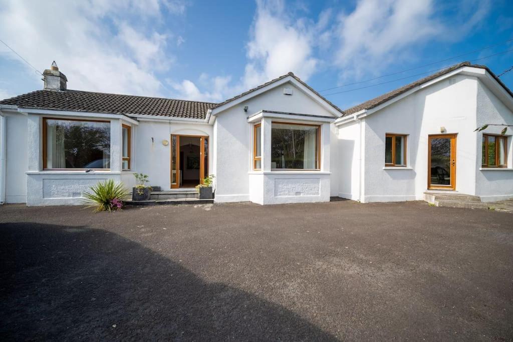 The Moorings- Near The Sea Villa Tramore Bagian luar foto