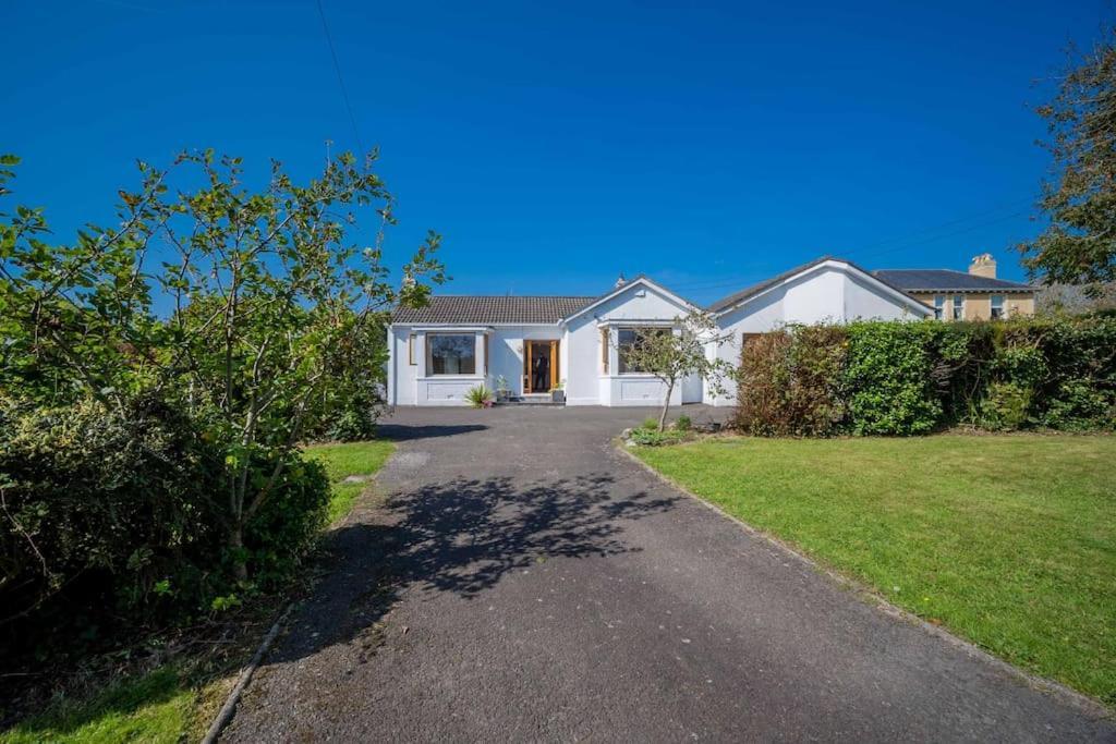 The Moorings- Near The Sea Villa Tramore Bagian luar foto